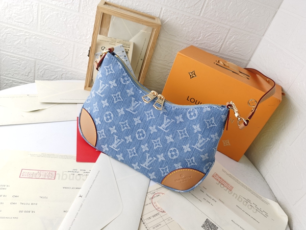 ルイヴィトンバッグ背面デザイン